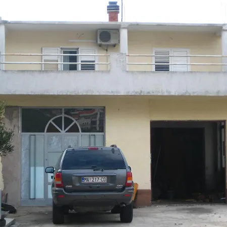 Apartman With A Parking Space - 12336 Makarska